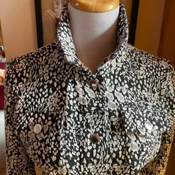 Isaac Mizrahi Jackets & Blazers - ISAAC MIZRAHI LIVE! Black and Cream Leopard Jacquard Knit Jacket – S